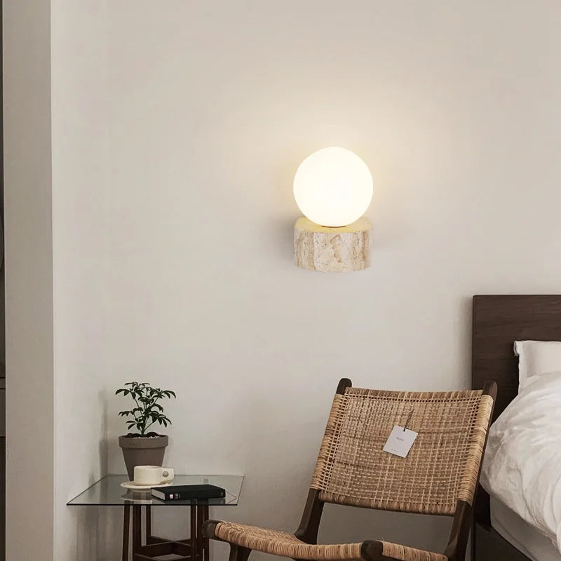 Geltono travertino LED sieninis šviestuvas